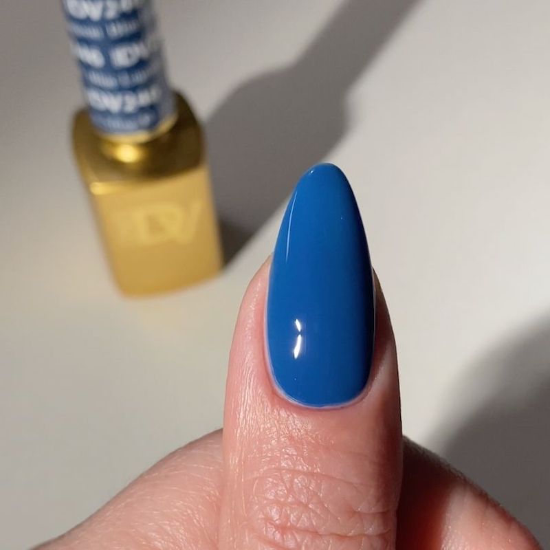 DND Diva #246 Blue Lagoon – nail swatch 8