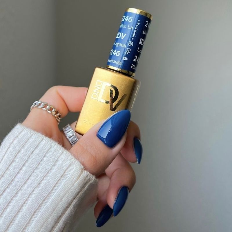 DND Diva #246 Blue Lagoon – nail swatch 4