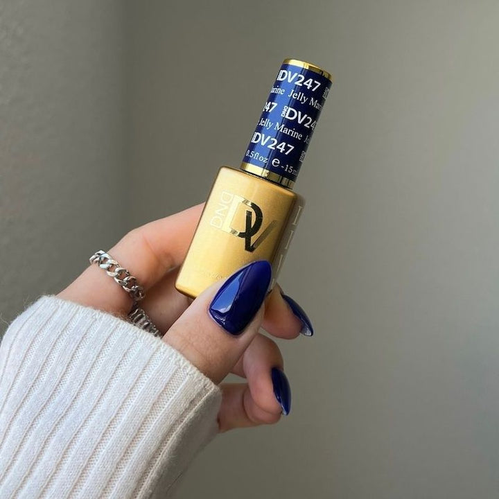 DND Diva #247 Jelly Marine – nail swatch 6