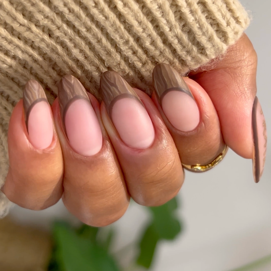 DND Diva #266 Nude Mocha – nail art 2