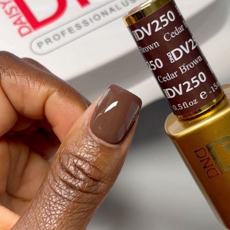 DND Diva #250 Cedar Brown – nail swatch 4