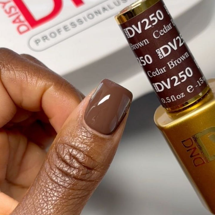 DND Diva #250 Cedar Brown – nail swatch 4