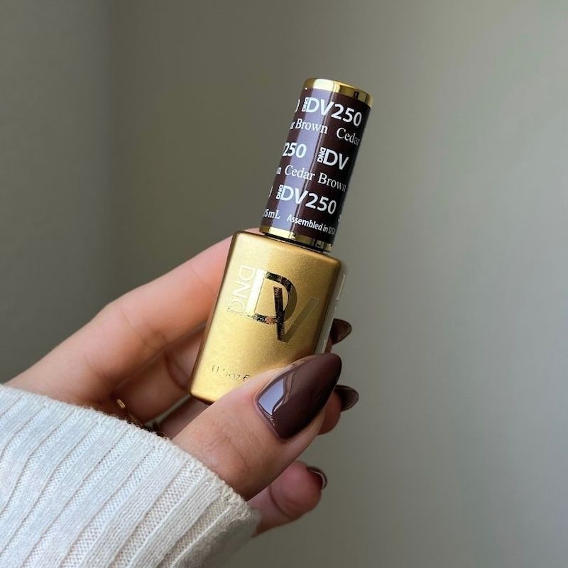 DND Diva #250 Cedar Brown – nail swatch 2