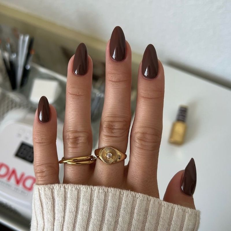 DND Diva #250 Cedar Brown – nail swatch
