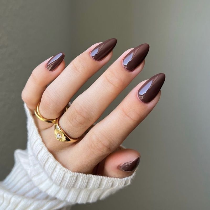 DND Diva #250 Cedar Brown – nail swatch 5
