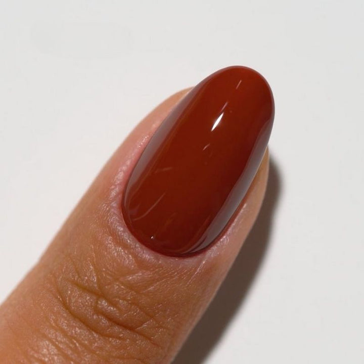 DND Diva #251 Chocolate Red – nail swatch
