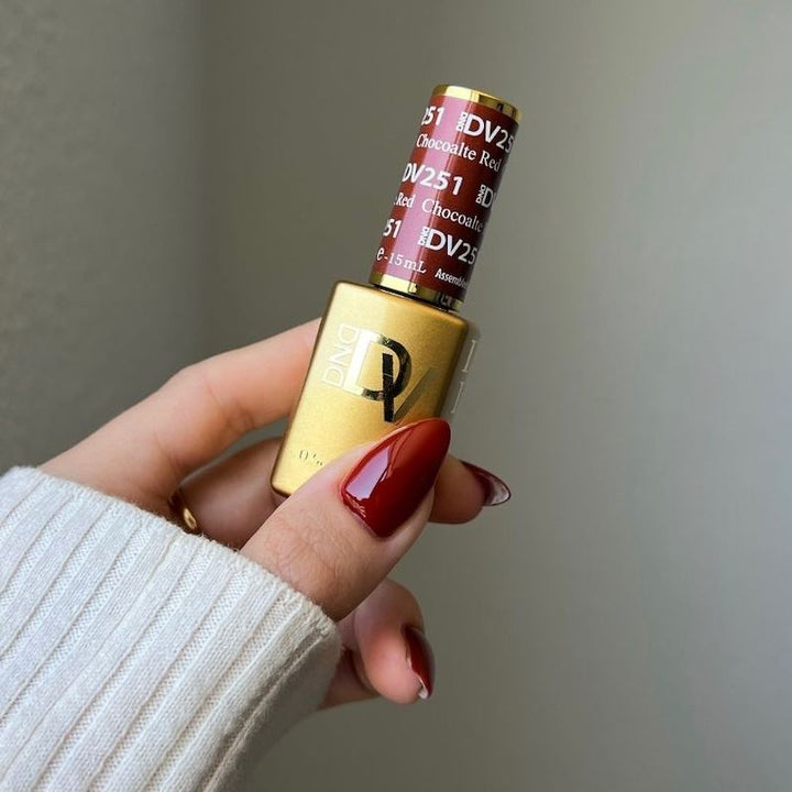 DND Diva #251 Chocolate Red – nail swatch 4