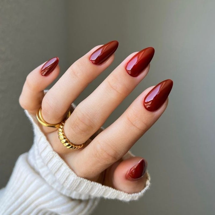 DND Diva #251 Chocolate Red – nail swatch 2