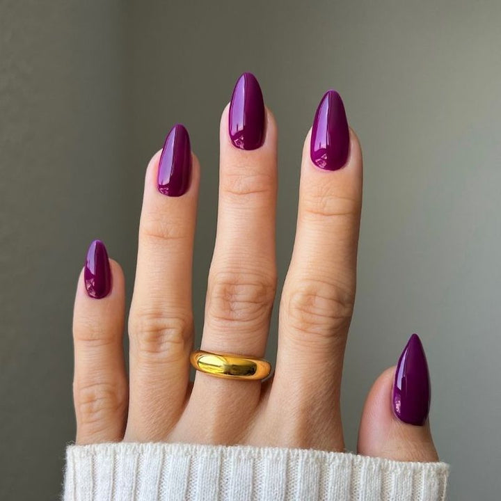 DND Diva #253 Gothic Grape – nail swatch