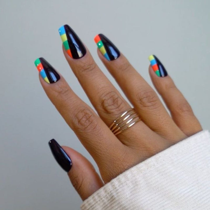DND Diva #254 Vampire's Kiss – nail art 2