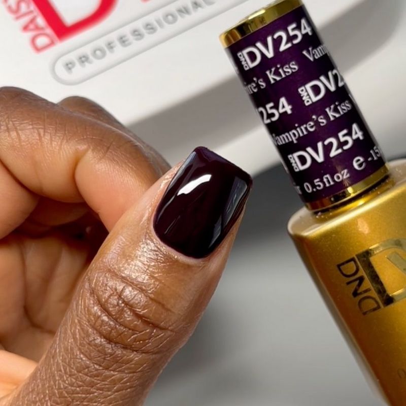 DND Diva #254 Vampire's Kiss – nail swatch 7