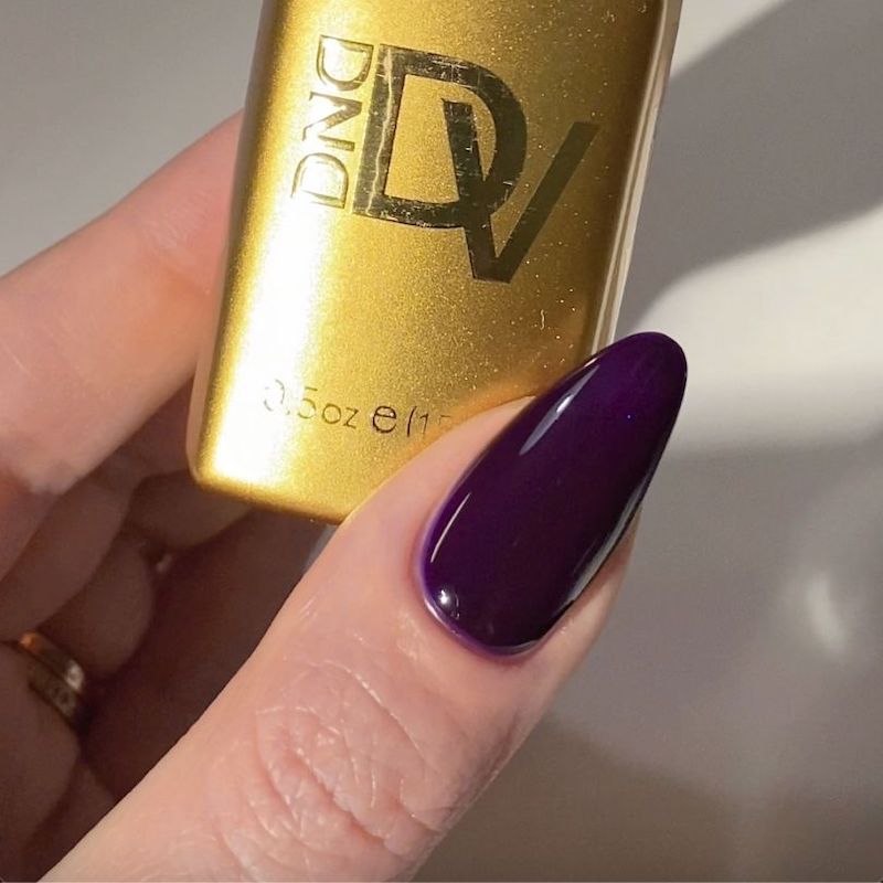 DND Diva #254 Vampire's Kiss – nail swatch 5