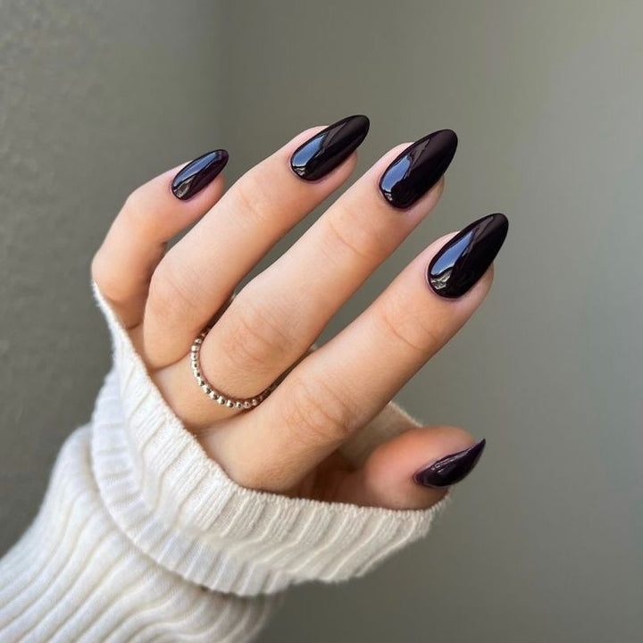 DND Diva #254 Vampire's Kiss – nail swatch 2