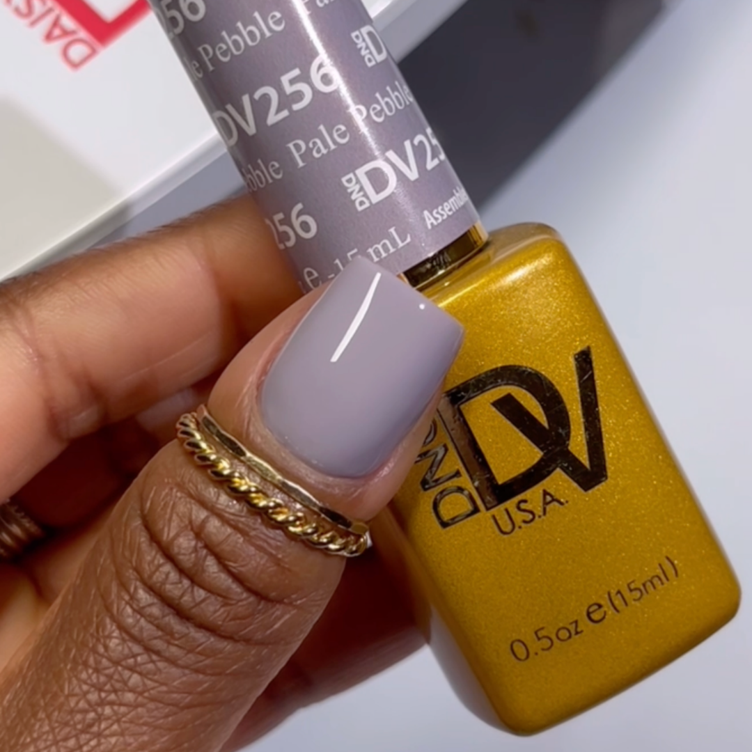 DND Diva #256 Pale Pebble – nail swatch 2