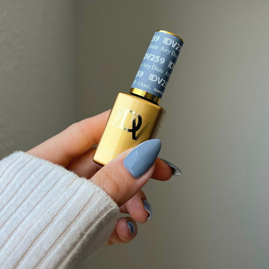 DND Diva #259 Airy Daze – nail swatch 4