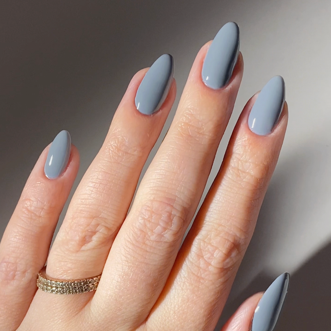 DND Diva #259 Airy Daze – nail swatch 5
