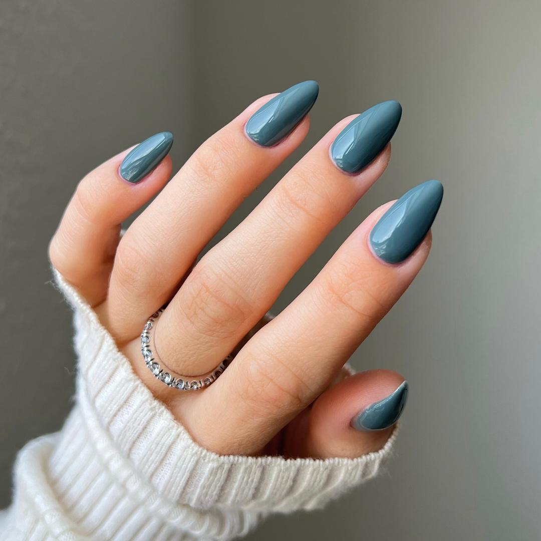 DND Diva #261 One Hit Wonder – nail swatch 3