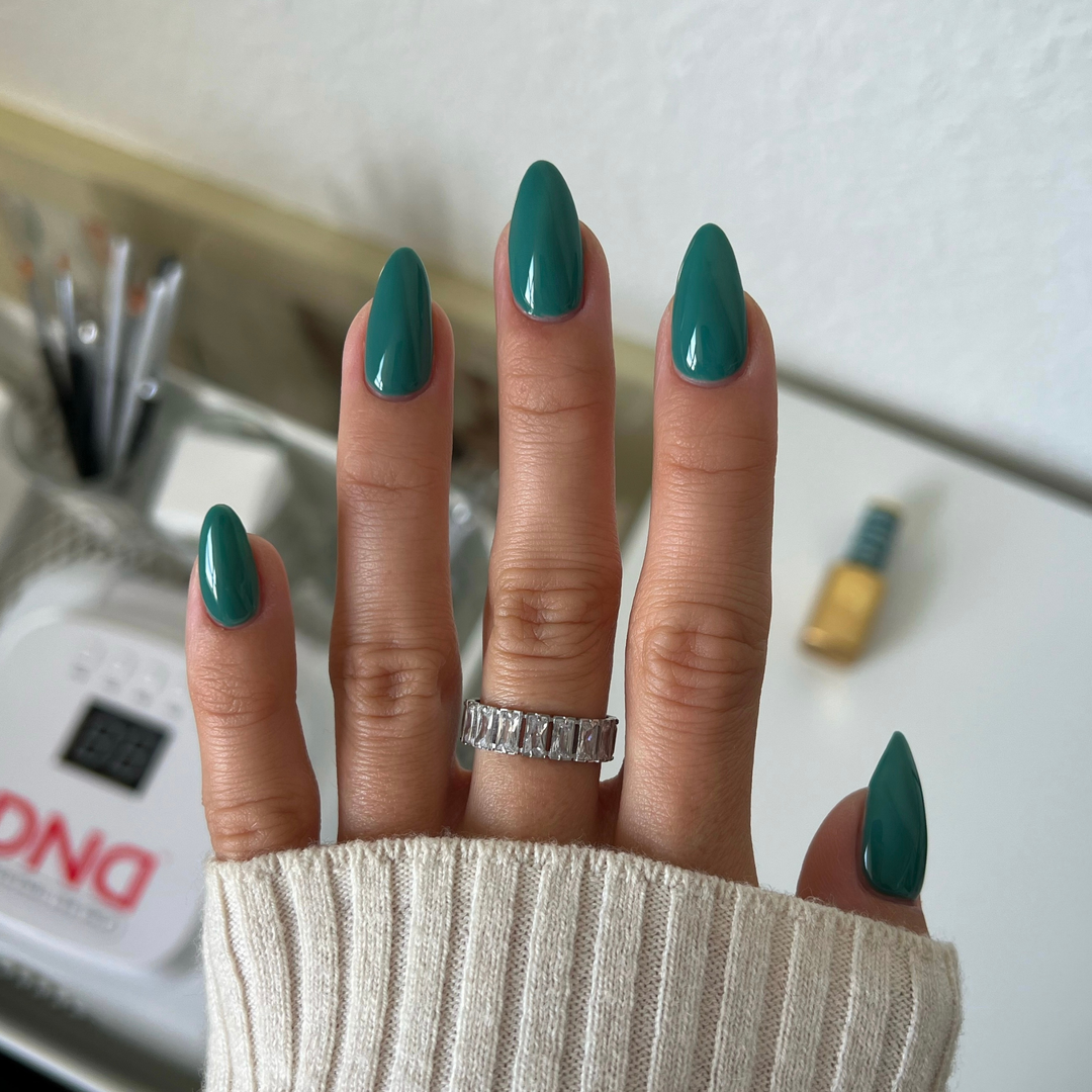 DND Diva #262 Seafoam Serenade – nail swatch 2