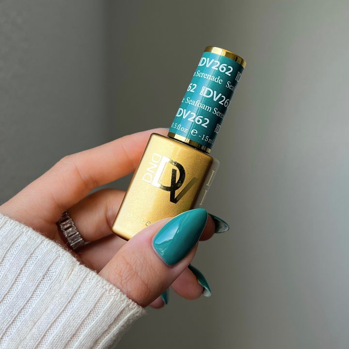 DND Diva #262 Seafoam Serenade – nail swatch 3