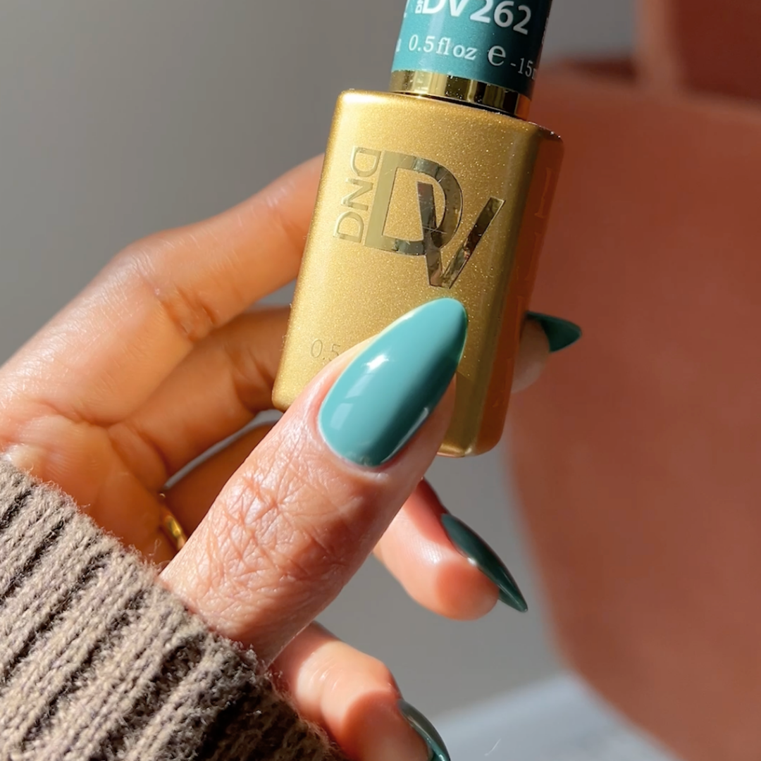 DND Diva #262 Seafoam Serenade – nail swatch 6