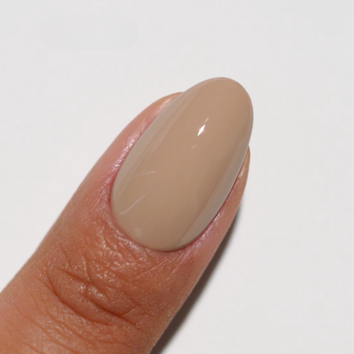 DND Diva #266 Nude Mocha – nail swatch
