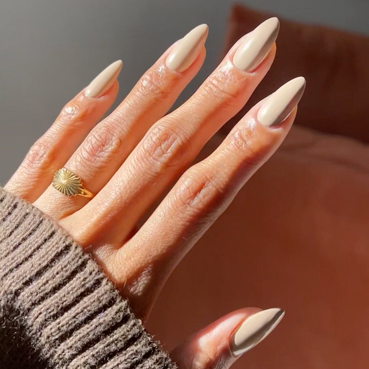 DND Diva #266 Nude Mocha – nail swatch 4