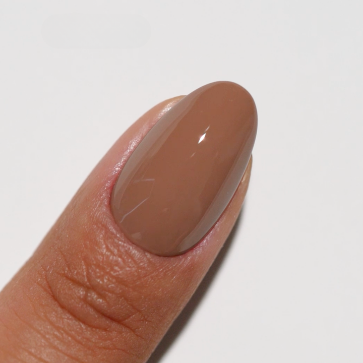DND Diva #267 Almond Toffee – nail swatch 2