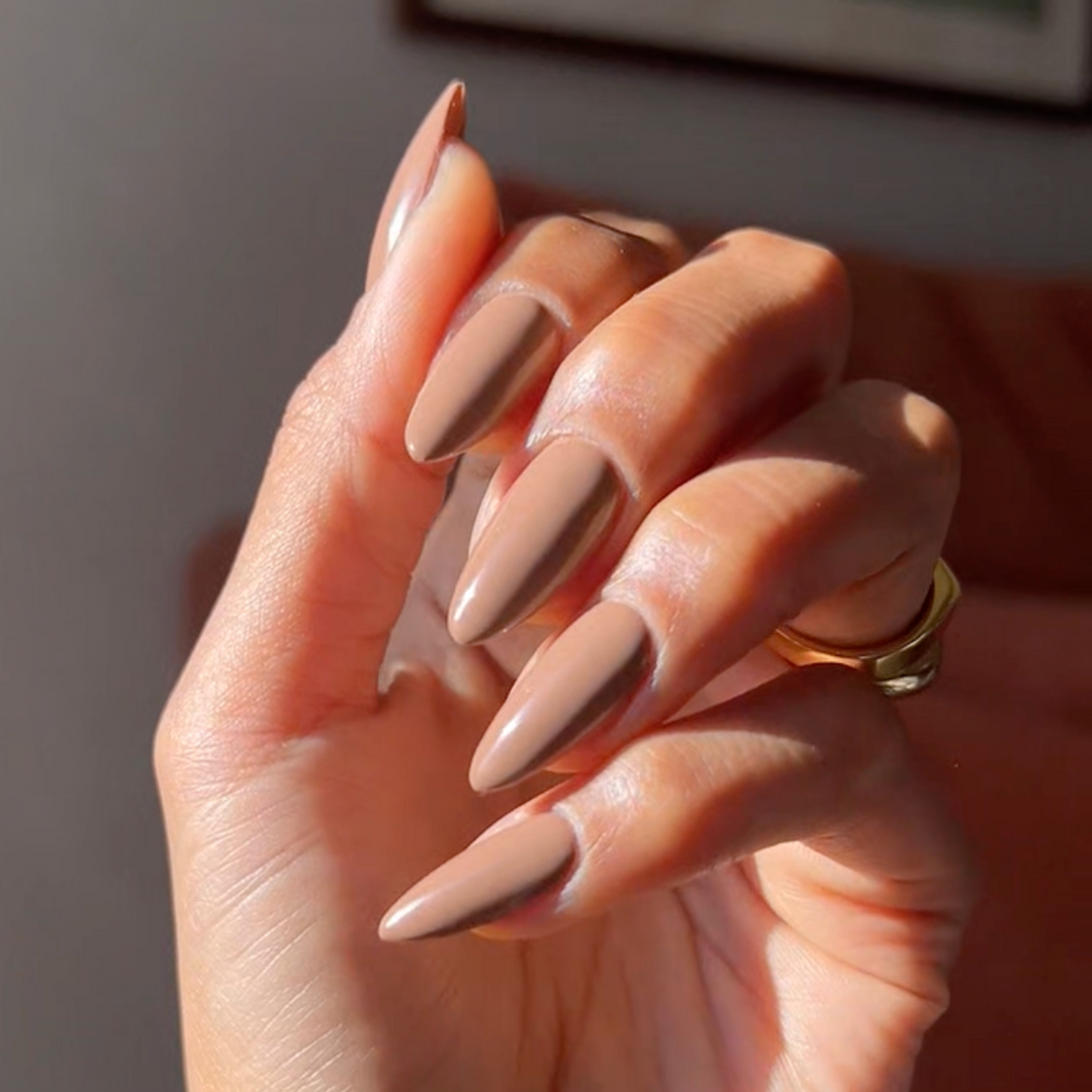 DND Diva #267 Almond Toffee – nail swatch 4