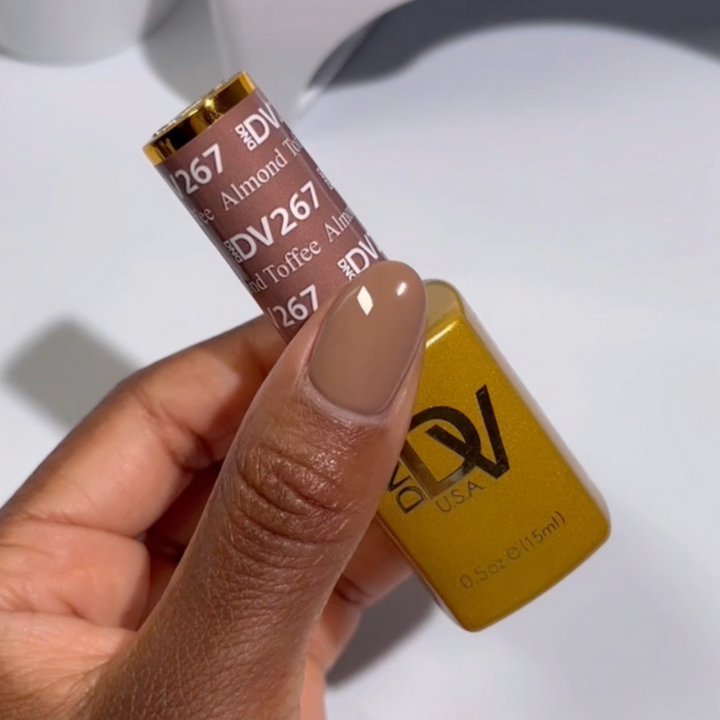 DND Diva #267 Almond Toffee – nail swatch