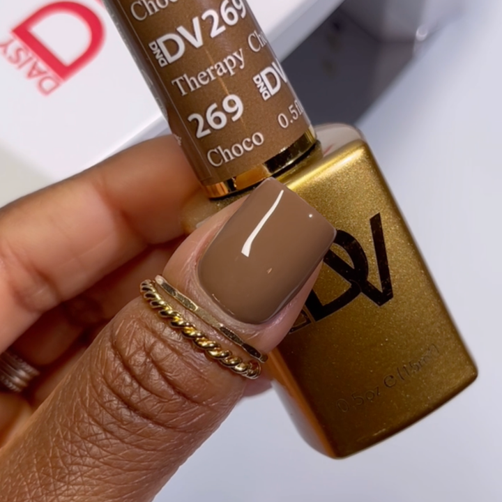 DND Diva #269 Chocolate Therapy – nail swatch 2