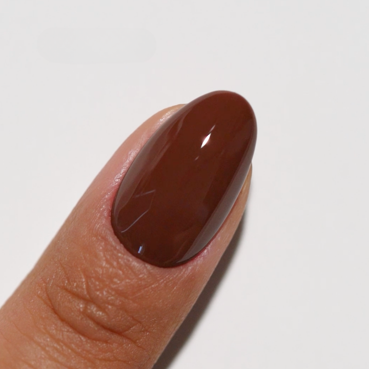 DND Diva #270 Triple Espresso – nail swatch