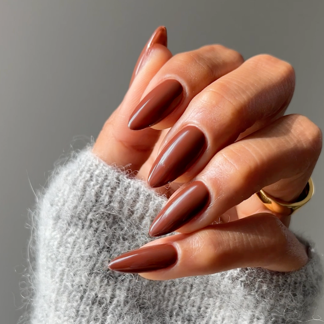 DND Diva #270 Triple Espresso – nail swatch 4