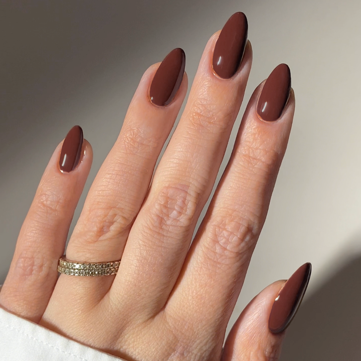DND Diva #270 Triple Espresso – nail swatch 3
