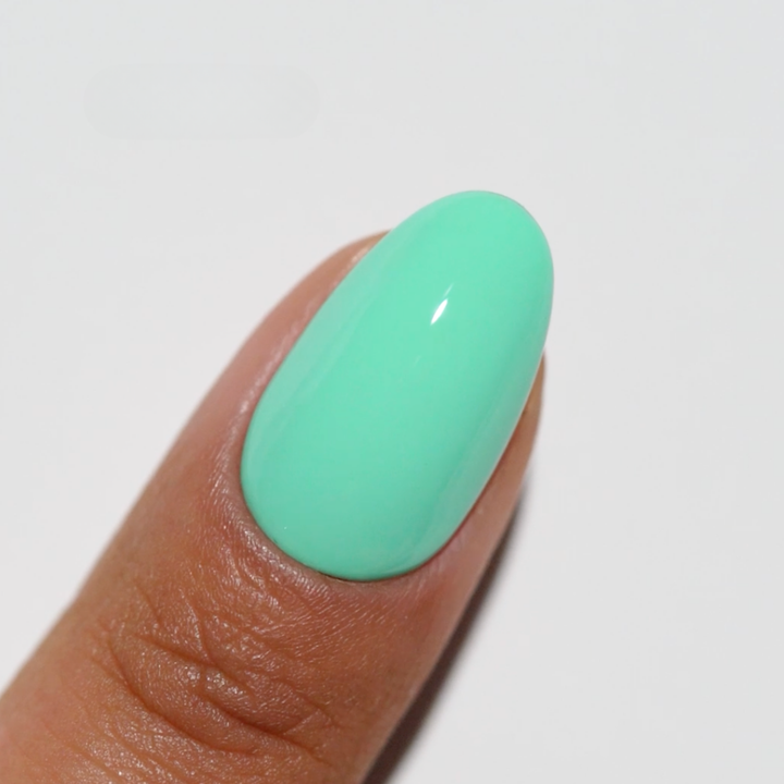 DND Diva #273 Sound of Rain – nail swatch 5