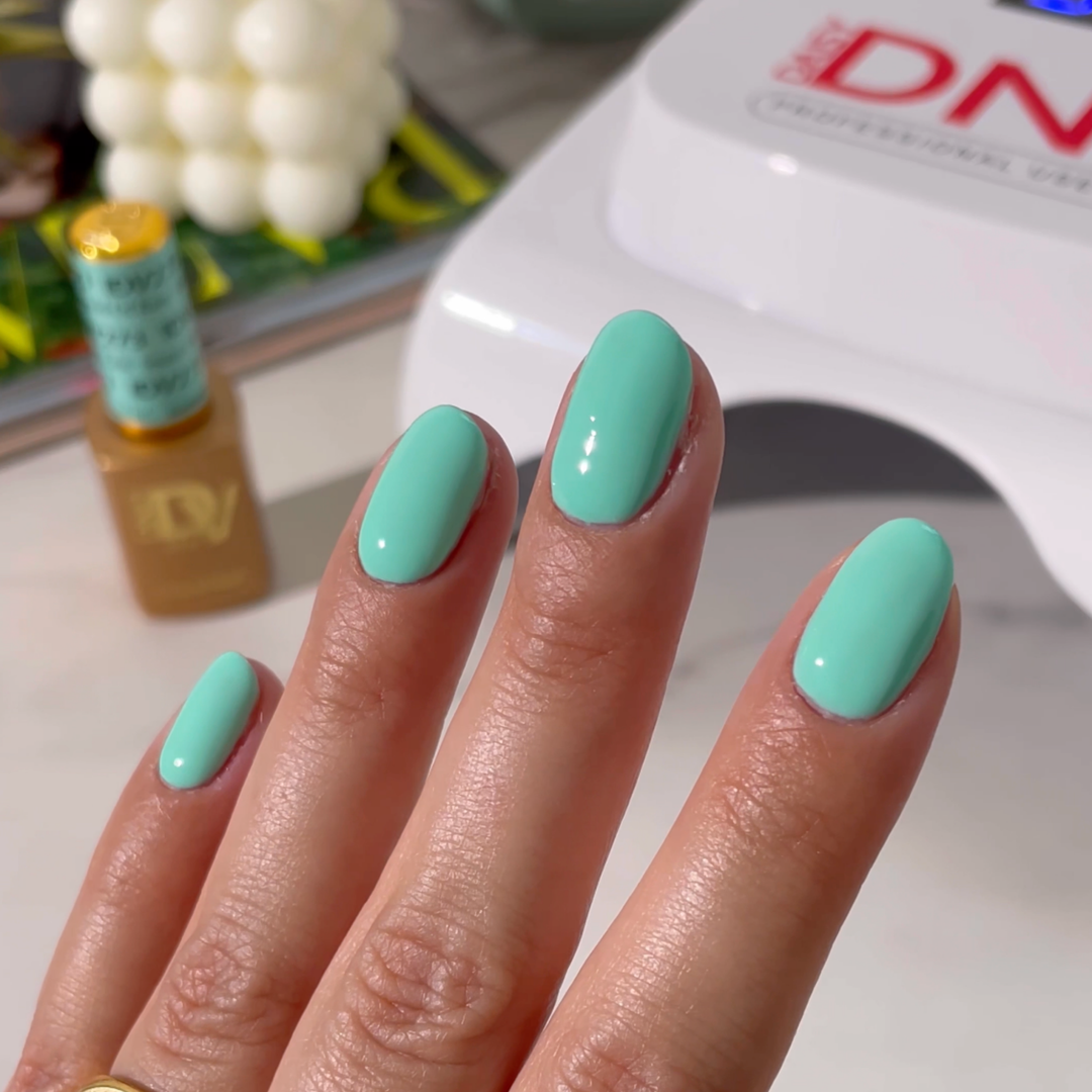 DND Diva #273 Sound of Rain – nail swatch 6
