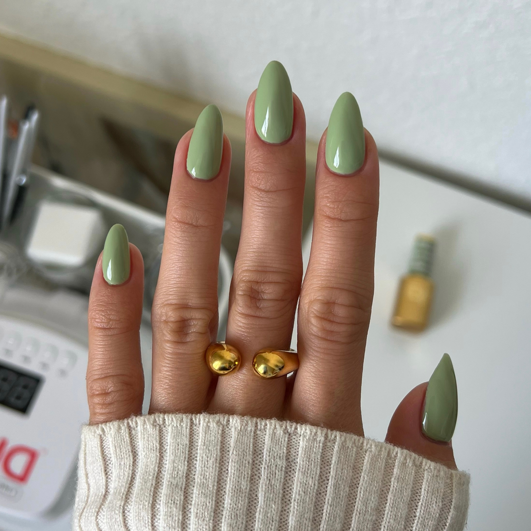 DND Diva #277 Foggy Fern – nail swatch 3