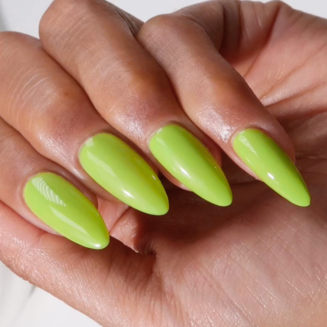 DND Diva #280 Salsa Verde – nail swatch 2