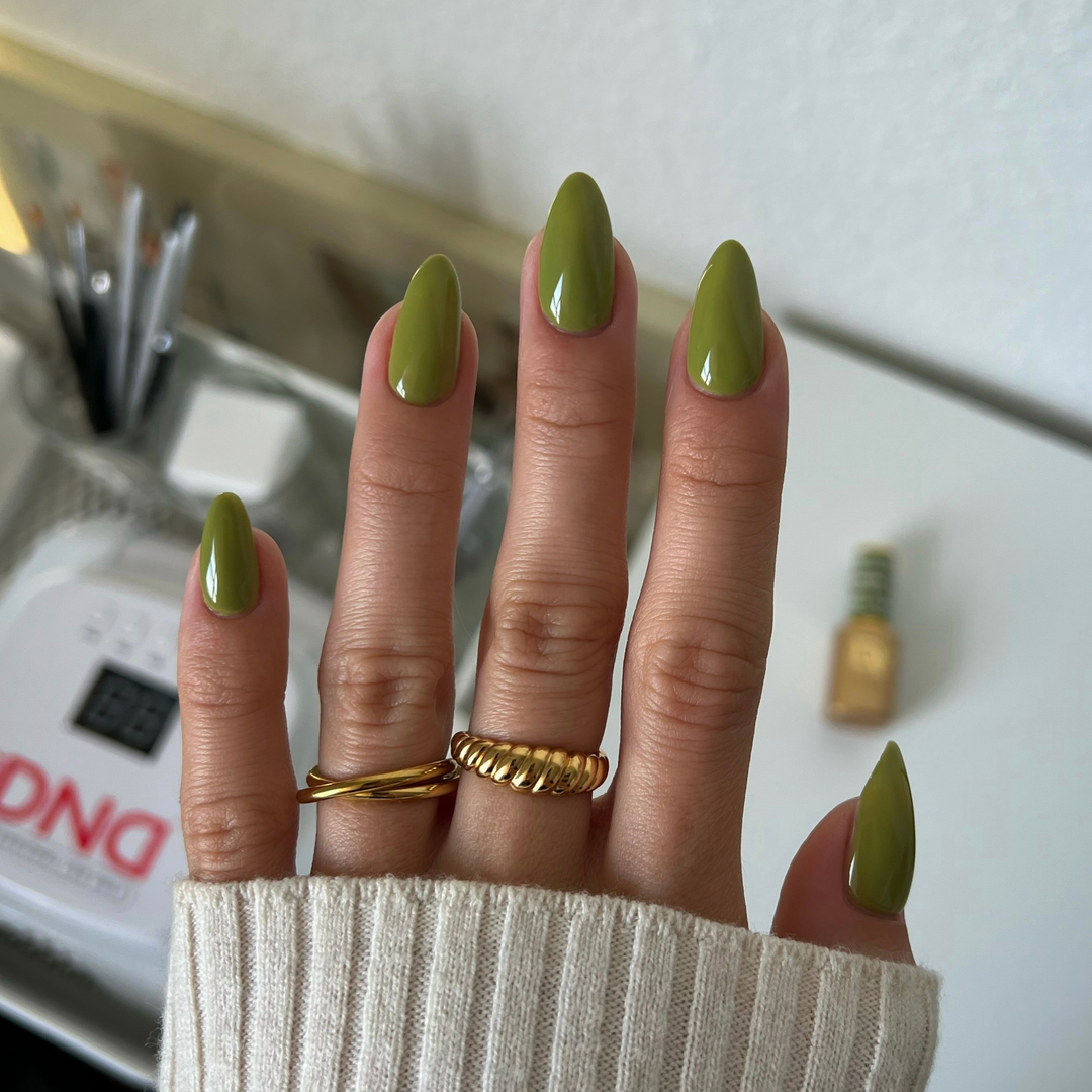 DND Diva #282 Dirty Martini – nail swatch 4
