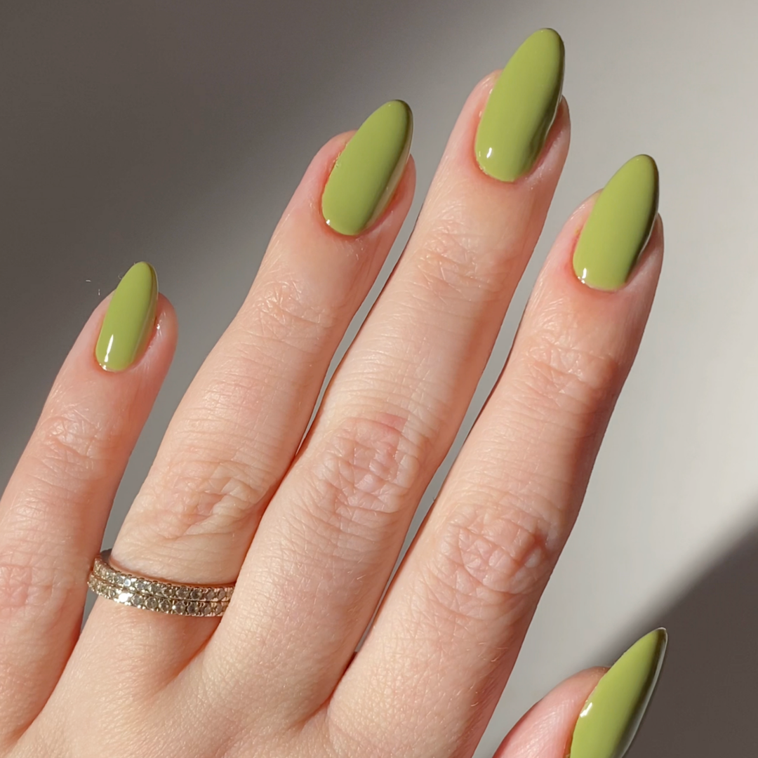 DND Diva #282 Dirty Martini – nail swatch 3
