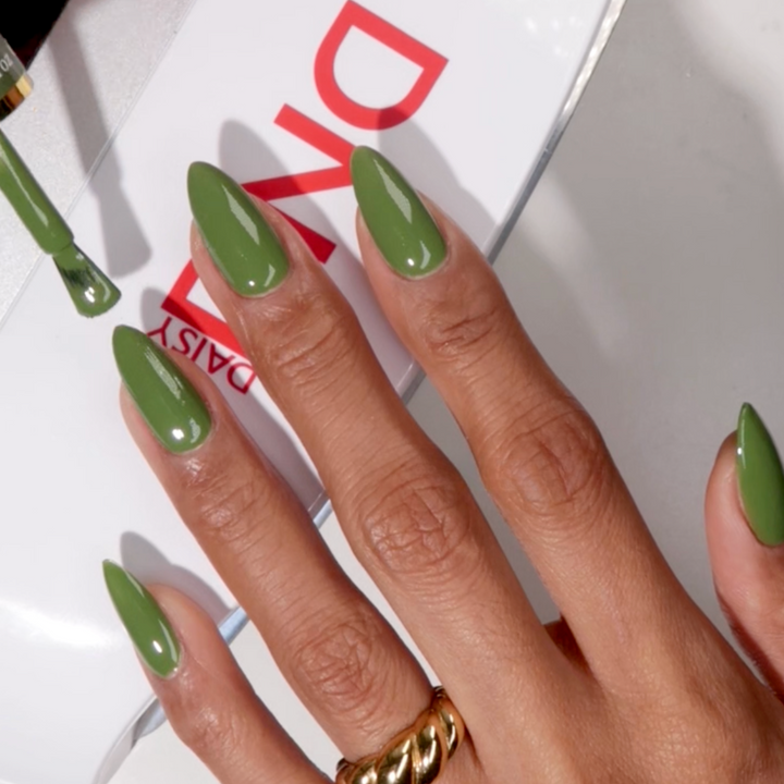 DND Diva #284 Olive Green – nail swatch