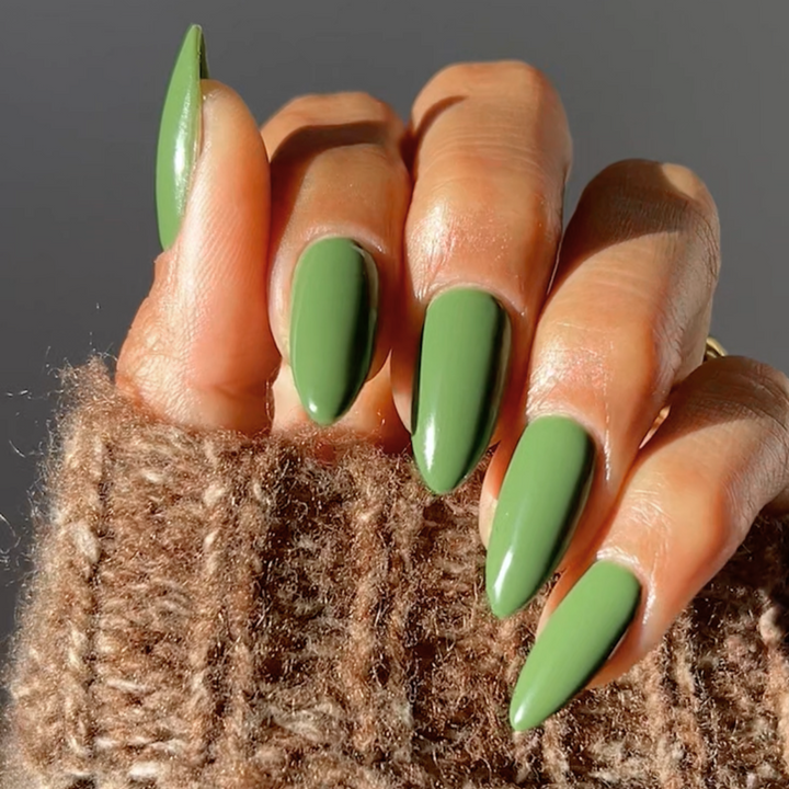 DND Diva #284 Olive Green – nail swatch 3