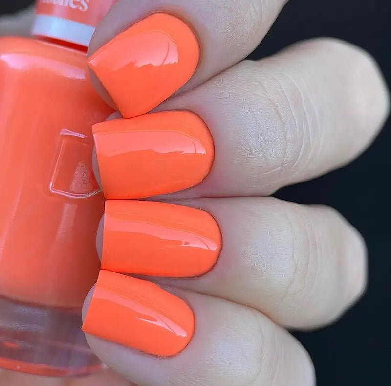DND Gel #805 Peaches N Cream – nail swatch 2