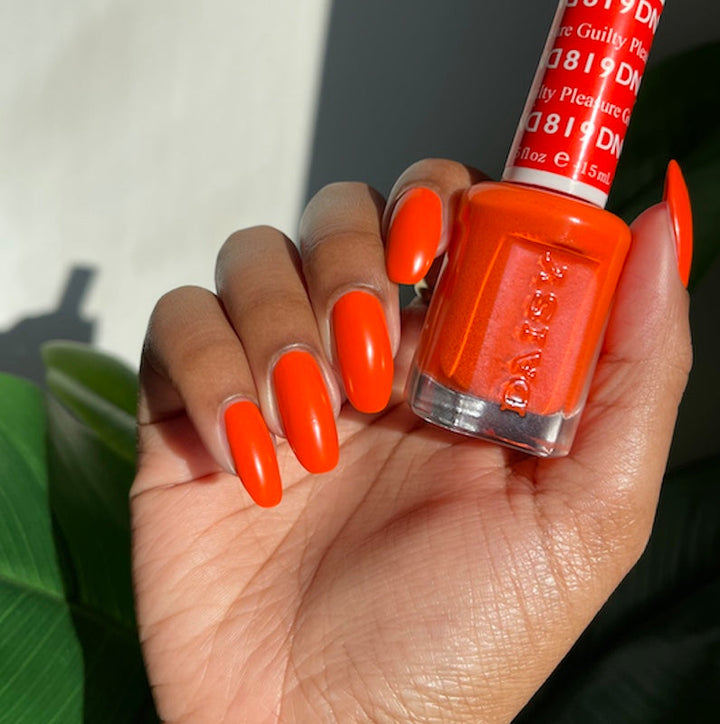DND Gel #819 Guilty Pleasure – nail swatch